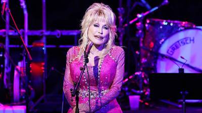Dolly Parton, 75, Sparkles In Bejeweled Outfit For Performance At Charity Event — Photos - hollywoodlife.com