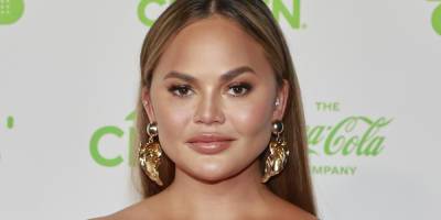 Chrissy Teigen Says Her Family Travels with Late Son Jack's Ashes - www.justjared.com