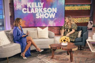 Chrissy Teigen Snubs John Legend As She Tells Kelly Clarkson How She’s ‘Team Ariana’ On ‘The Voice’ - etcanada.com