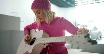 Katy Perry covers iconic Beatles song and talks motherhood as she stars in new Gap campaign - www.msn.com