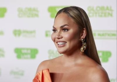 Chrissy Teigen Talks Cyberbullying Controversy, Insists You ‘Learn So Much’ When ‘Your World Is Turned Upside Down’ - etcanada.com