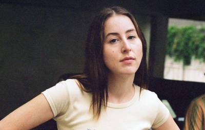 Alana Haim on “huge growing experience” of PTA movie role: “I had to hold my own” - www.nme.com