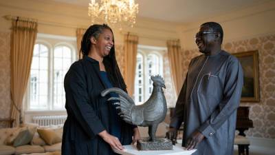 Colonial art: Cambridge hands over looted bronze to Nigeria - abcnews.go.com - Nigeria - Benin
