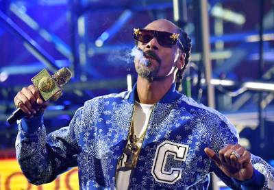 Snoop Dogg Has ‘Apologized’ To Eminem Ahead Of Super Bowl Performance: ‘I Love Eminem’ - etcanada.com