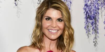 Lori Loughlin Will Pay For Two Students' Full Tuition Following College Admissions Scandal - www.justjared.com