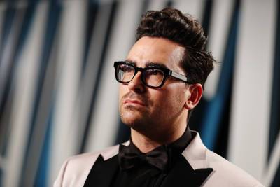 Dan Levy Says His Parents’ Adorable Speech At His Sister Sarah’s Wedding Made His Look Like ‘Absolute S**t’ - etcanada.com