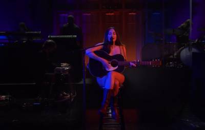 Kacey Musgraves - Forrest Gump - Kacey Musgraves channels ‘Forrest Gump’ in ‘SNL’ performance of ‘Justified’ - nme.com