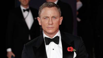 James Bond actor Daniel Craig to be honored with a star on the Hollywood Walk of Fame next to fellow 007 star - www.foxnews.com - county Bond