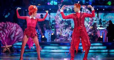 BBC's Dan Walker reacts to "weird, angry" comments after Strictly lobster dance - www.manchestereveningnews.co.uk