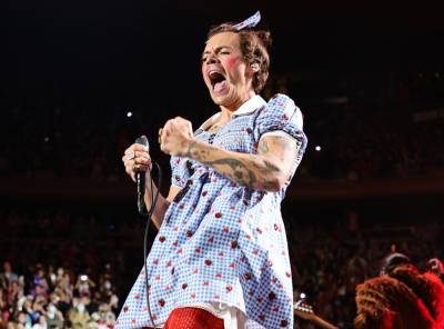 Judy Garland - Harry Styles Dresses As Dorothy For ‘Wizard Of Oz’ Cover At NYC ‘Harryween’ Concert - etcanada.com - county Garden - county York - city New York, county Garden