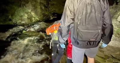 Walkers lost in the dark with 'limited' mobile phone battery rescued - www.manchestereveningnews.co.uk - Manchester - county Oldham