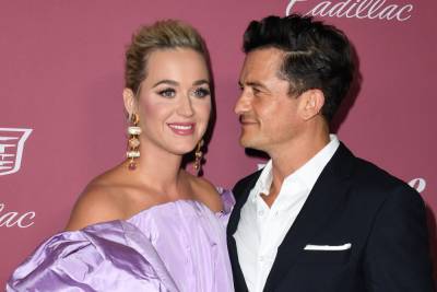 Katy Perry Gets Orlando Bloom To Undo Her Corset On Stage So She Can Sing - etcanada.com - Los Angeles