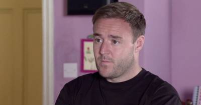 Corrie's Alan Halsall flooded with cheeky comments from fans - www.manchestereveningnews.co.uk