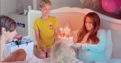 Pregnant Stacey Solomon tucks into cake in bed with sons as she marks 32nd birthday - www.manchestereveningnews.co.uk