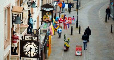 Watch Winter's famous clock in Stockport chiming again after restoration work - www.manchestereveningnews.co.uk - France