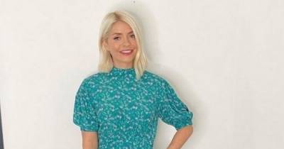Holly Willoughby stuns in flirty floral frock as she hosts ITV's This Morning - www.ok.co.uk