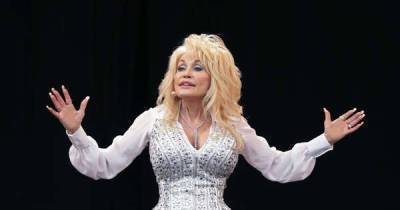 Adele and Dolly Parton among stars reacting to Facebook and Instagram outages - www.msn.com