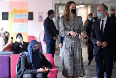 Kate Middleton Heads Back To School In Stylish Look - etcanada.com - Ireland
