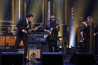 Jimmy Fallon Steps Up To Play Guitar In Place Of Chris Stapleton’s Band Member - etcanada.com