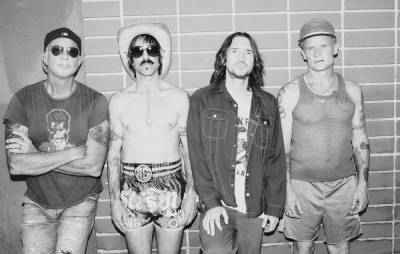 Red Hot Chili Peppers announce dates for 2022 world stadium tour - www.nme.com