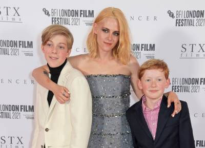 Kristen Stewart walks the Spencer red carpet with her cutest co-stars yet - evoke.ie - London - Indiana - county Spencer