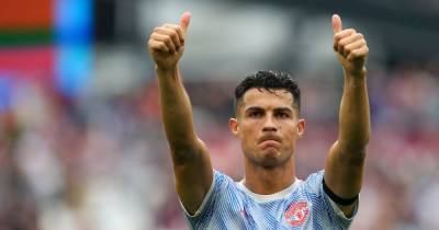 Cristiano Ronaldo sends message to Man United squad and reacts to Premier League award - www.manchestereveningnews.co.uk - Manchester