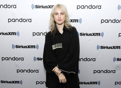 Paramore’s Hayley Williams Announces Decision To Delete All Social Media Platforms - etcanada.com