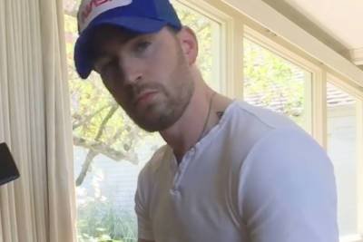 Chris Evans' Latest Piano Video Is Making Him Go Viral Yet Again - www.justjared.com