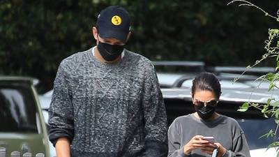 Ashton Kutcher Mila Kunis Match In Gray Outfits As They Run Errands In L.A. — Photo - hollywoodlife.com - Los Angeles - county Gray