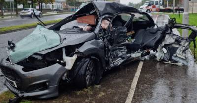 Car doors ripped off and van destroyed in horror Fife crash amid heavy rainfall - www.dailyrecord.co.uk - Scotland
