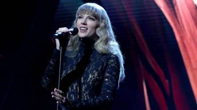 Taylor Swift Dazzles As She Opens Star-Studded 2021 Rock & Roll Hall of Fame Induction Ceremony - www.etonline.com - Ohio - county Rock - county Cleveland