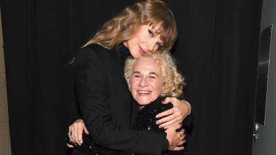 Carole King Praises Taylor Swift’s Tribute at 2021 Rock & Roll Hall of Fame Induction Ceremony (Exclusive) - www.etonline.com