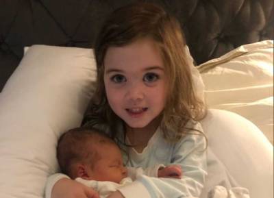 Kathryn Thomas’ daughter Ellie meets new sister for the first time - evoke.ie
