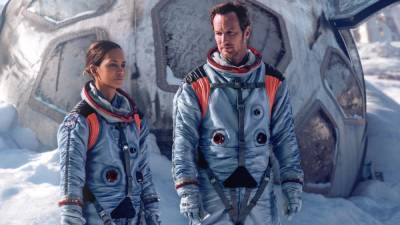 ‘Moonfall’ Trailer: Patrick Wilson & Halle Berry Try To Save Earth By Going To The Center Of The Moon - theplaylist.net