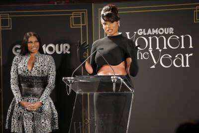 Megan Thee Stallion Pays Emotional Tribute To Her Late Mother In Accepting Glamour 2021 Woman Of The Year Award - etcanada.com - county Thomas - Indiana