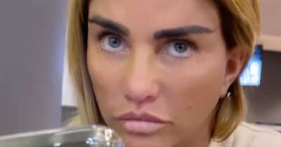 Katie Price 'asked to leave Vegas flight for refusing to wear facemask' - www.ok.co.uk - New York - New York - Las Vegas