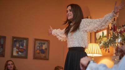 Keira Knightley Celebrates Christmas at the End of the World in ‘Silent Night’ Trailer (Video) - thewrap.com