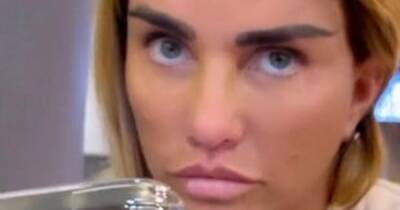 Katie Price 'thrown off flight' for 'refusing' to wear face mask on plane - www.dailyrecord.co.uk - USA - state Nevada - city Sin - county Love