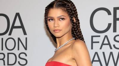 Zendaya Is a Vision in Red at 2021 CFDA Fashion Awards - www.etonline.com - New York