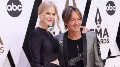 Nicole Kidman Fawns Over Keith Urban, Talks Playing Lucille Ball at 2021 CMA Awards (Exclusive) - www.etonline.com - Tennessee