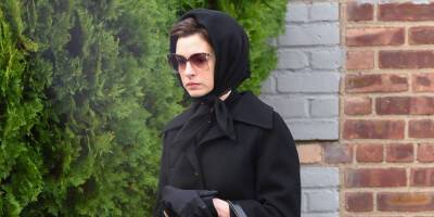 Anne Hathaway - Jeremy Strong - James Gray - Anne Hathaway Films Funeral Scene for 'Armageddon Time' - justjared.com - New York - county Queens