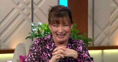 Lorraine Kelly red-faced as dress button 'pops off' in wardrobe malfunction on air - www.dailyrecord.co.uk - Scotland