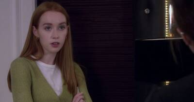 Emmerdale's Jessie Elland says fans are yet to guess Chloe's real identity after cryptic text - www.ok.co.uk