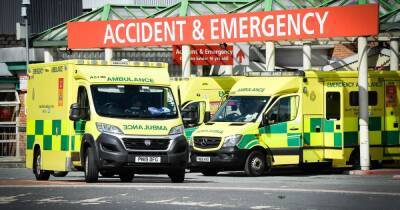 Paramedics fear 'patients will be treated in ambulances outside hospitals' if queues at A&E continue to grow - www.manchestereveningnews.co.uk - Manchester