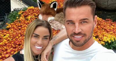 Katie Price shares selfie with Carl Woods as he 'shows her around' Vegas amid wedding rumours - www.ok.co.uk - USA