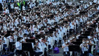 Venezuelan musicians pursue world's largest orchestra record - abcnews.go.com - Venezuela