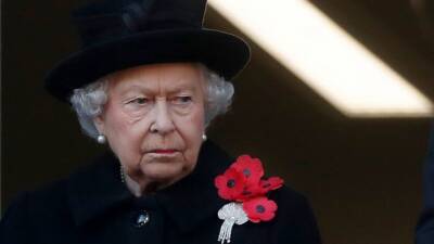 Queen sprains back, won't attend Remembrance Sunday event - abcnews.go.com - Scotland