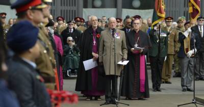 Crowds return as Manchester honours war dead in poignant Remembrance Sunday service - www.manchestereveningnews.co.uk - Manchester
