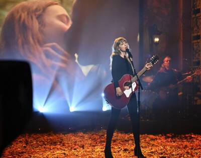 ‘Saturday Night Live’: Taylor Swift Slays 10-Minute ‘All Too Well’ Performance - etcanada.com