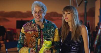 Pete Davidson Enlists Taylor Swift for ‘SNL’ Sketch and Pokes Fun at His Celebrity Status - www.usmagazine.com - county Martin - county Marshall